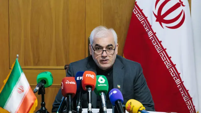 El embajador de Irán en España, Reza Zabib, durante una rueda de prensa, en la embajada de Irán en España.