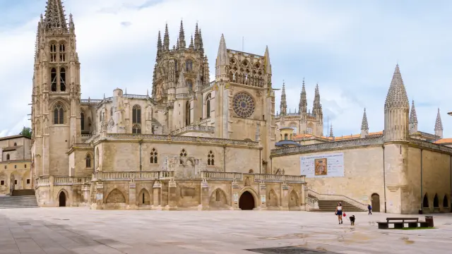 Conocida como catedral de Santa María, fue declarada Patrimonio de la Humanidad por la Unesco el 31 de octubre de 1984 y destaca por encima de las demás de España por ser la única en tener esta distinción de forma independiente, esto es, por no estar unida al centro histórico de la ciudad o en compañía de otros edificios.