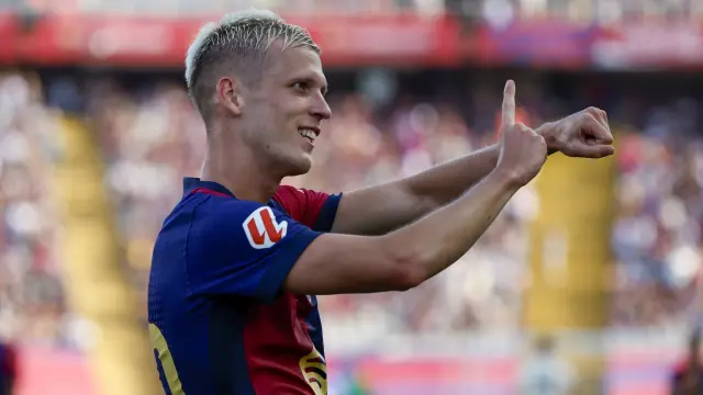 LaLiga anuncia que el Barça no podrá inscribir a Dani Olmo y Pau Víctor