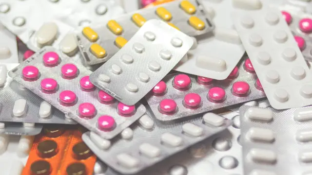 Lo recomendable es conservar los medicamentos en un lugar limpio, seco y que no estén expuesto a la luz solar