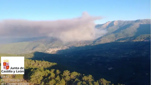 Incencio en Cuevas del Valle, Ávila, este martes.