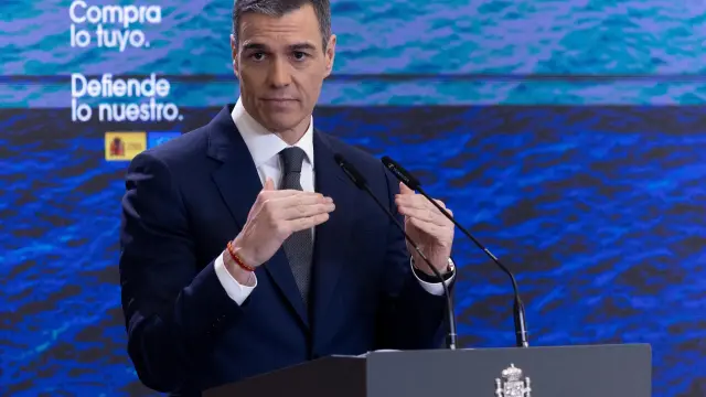 03/04/2025 El presidente del Gobierno, Pedro Sánchez, durante una rueda de prensa, en el Complejo de La Moncloa, a 3 de abril de 2025, en Madrid (España). Sánchez comparece, tras haberse reunido con representantes del sector productivo e industrial, para trasladar las medidas del Gobierno ante la imposición de aranceles que anunció su homólogo estadounidense, Donald Trump.
POLITICA 
Eduardo Parra - Europa Press
