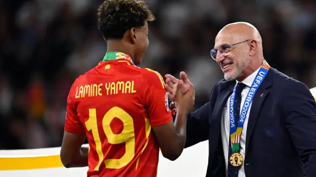 Luis de la Fuente sale en defensa de Lamine Yamal: "Hay que poner en valor  su trabajo, no si hace una fiesta o se pone una corona"