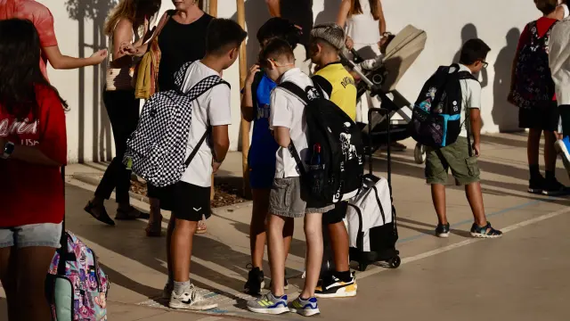 Imágenes de la vuelta al colegio, a 10 de septiembre de 2025 en Málaga (Andalucía, España). Un total de 708.604 alumnos y alumnas de segundo ciclo de Infantil, Primaria y Educación Especial comienzan las clases este miércoles, 10 de septiembre, en 2.744 centros docentes de Andalucía.Álex Zea / Europa Press10/9/2025