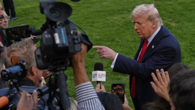 El presidente de EEUU, Donald Trump, habla con periodistas en la Casa Blanca, el 11 de septiembre de 2025.