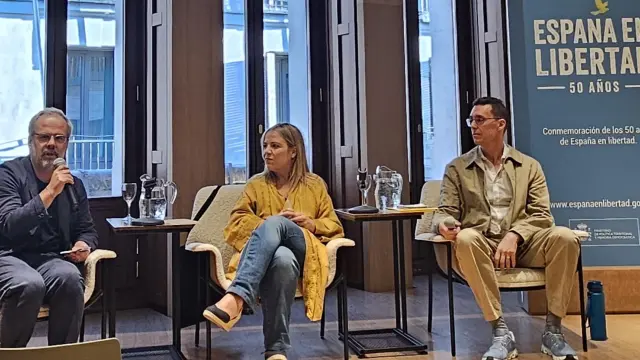 Toño Fraguas, Aroa Moreno y Erik Martínez Westley, ayer en la 1ª Jornada del Ateneo sobre ""La prensa como oposición al franquismo" dentro de los 50 años de España en libertad.