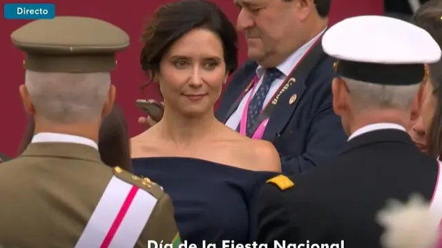 La presidenta de la Comunidad de Madrid, Isabel Díaz Ayuso, a su llegada al desfile.