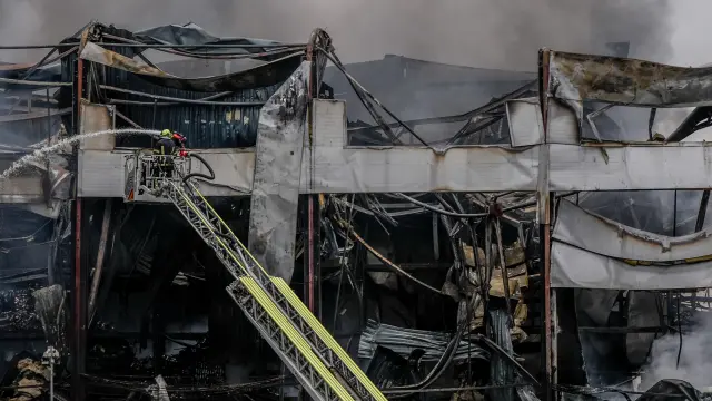 Restos de un edificio de Kiev tras el ataque ruso perpetrado el sábado por la noche.