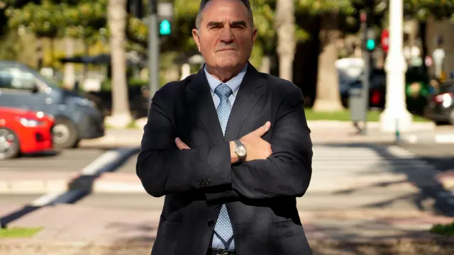 El vicepresidente segundo y conseller para la Recuperación, Francisco José Gan Pampols, posa para la entrevista con 20minutos.