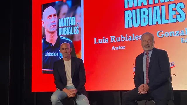 Luis Rubiales en la presentación de su nuevo libro.