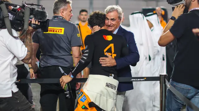 Carlos Sainz Sr. junto a Lando Norris en el GP de Qatar 2025