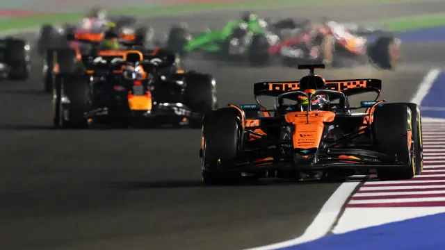 Oscar Piastri al frente del Gran Premio de Qatar