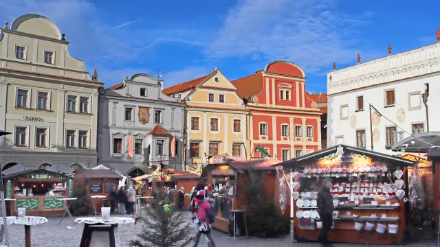 Mercadillo navideño en Český Krumlov (República Checa).