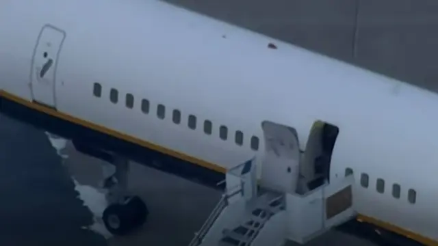 El avión que transporta a Maduro aterriza en Nueva York.