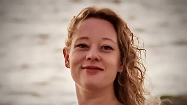 Renee N. Good, 37 años, madre de tres niños, asesinada a sangre fría por un policía de ICE, la Gestapo de Trump contra los inmigrantes.