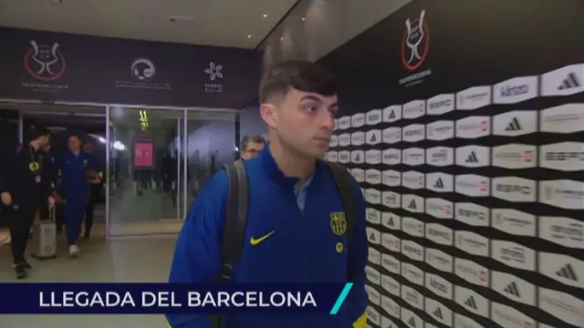 Pedri, a la llegada del Barça al estadio para la final de la Supercopa de España.