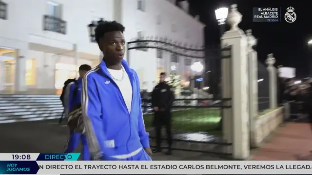 Vinícius, a la salida del Real Madrid del hotel de concentración en Albacete.