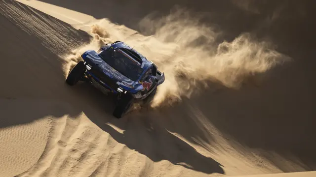 WADI AD-DAWASIR, 13/01/2026.- El español Nani Roma, de Ford Racing, consiguió este martes ser primero de la general de coches del Dakar 2026 tras quedar octavo en la disputa de la novena etapa, primera mitad de la maratón que se completará el miércoles. EFE/ Charly Lopez/A.S.O - SOLO USO EDITORIAL/SOLO DISPONIBLE PARA ILUSTRAR LA NOTICIA QUE ACOMPAÑA (CRÉDITO OBLIGATORIO) -
