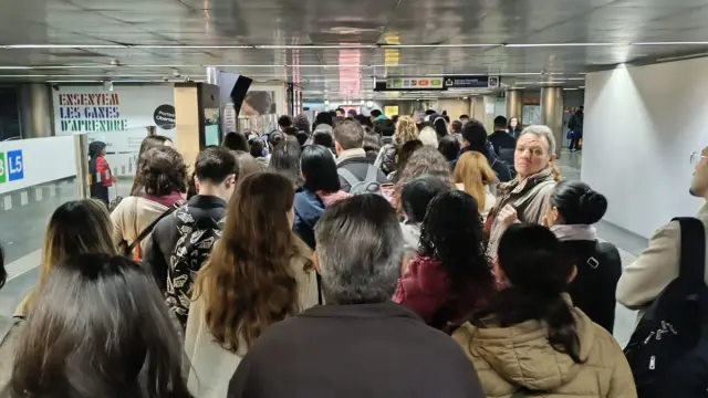 Entrada a la estación de Provença de FGC el primer día de huelga.