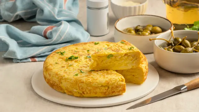 Imagen de una tortilla de patata sobre un plato