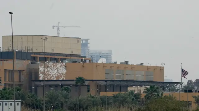 Baghdad (Iraq), 14/03/2026.- A general view of the United States Embassy compound after a reported missile strike, in Baghdad, Iraq, 14 March 2026, amid military escalations involving the US, Israel, and Iran that began on 28 February. The US mission did not immediately comment on the incident. (Estados Unidos, Bagdad) EFE/EPA/CEERWAN AZIZ