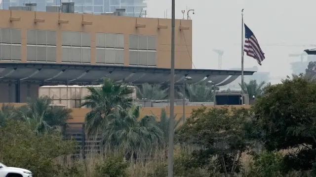 Baghdad (Iraq), 14/03/2026.- A general view of the United States Embassy compound after a reported missile strike, in Baghdad, Iraq, 14 March 2026, amid military escalations involving the US, Israel, and Iran that began on 28 February. The US mission did not immediately comment on the incident. (Estados Unidos, Bagdad) EFE/EPA/CEERWAN AZIZ