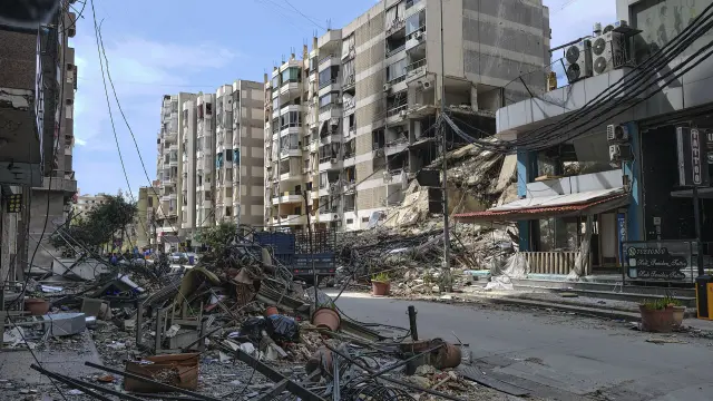 DAHYE (LÍBANO), 25/03/2026.- Resultado de los bombardeos israelíes en Dahye, los suburbios al sur de Beirut, donde los ataques han continuado de forma diaria desde el inicio de la ofensiva israelí el pasado 2 de marzo. EFE/ Edgar Gutiérrez