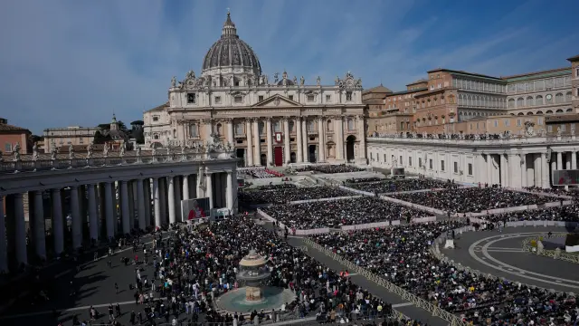 Lleno en la plaza de San Pedro del Vaticano por el Domingo de Ramos, el primero con León XIV como Papa.