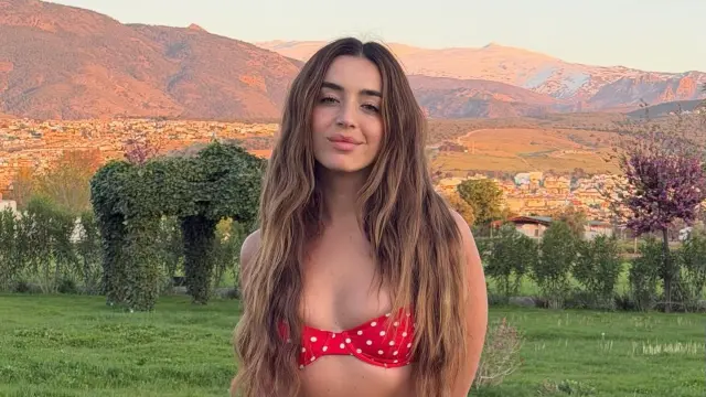 Lola Índigo celebra su cumpleaños con el bikini imprescindible del verano