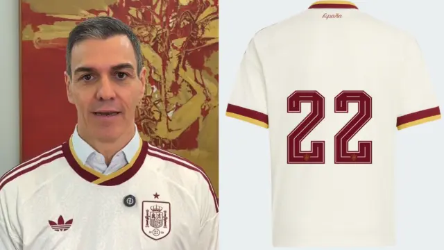 Pedro Sánchez con la segunda equipación de España