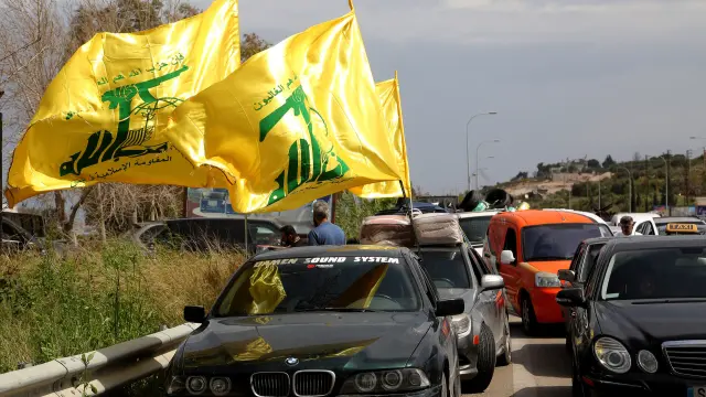 17/04/2026 April 17, 2026, Babliyeh, Babliyeh, Lebanon: Scores of cars clog the main highway leading to south Lebanon in the area of Babliyeh. Thousands of Lebanese families displaced by fighting started the journey of returning to their villages after a 10-day cease-fire in IsraelĂ˘â‚¬â„˘s military campaign against pro-Iranian Hezbollah went into effect.POLITICA Europa Press/Contacto/Marwan Naamani