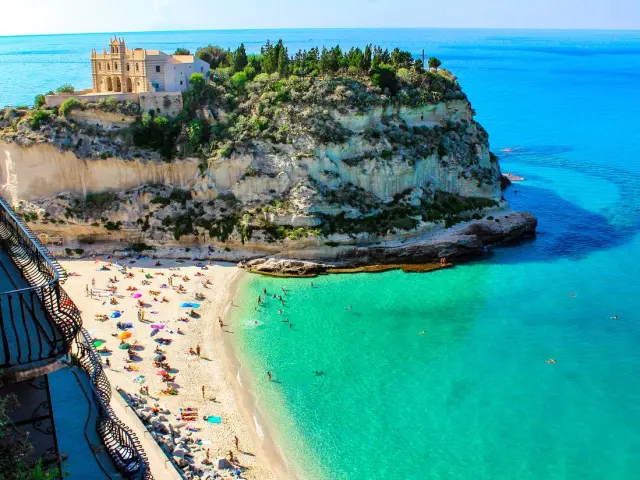 Santuario di Santa Maria dell'Isola di Tropea.