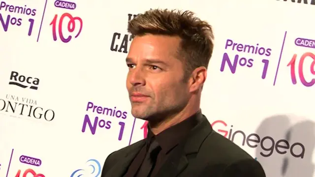 Ricky Martin presenta a su cuarto hijo