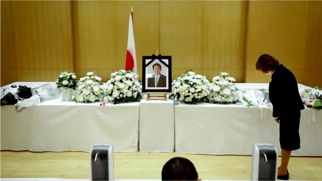Japón se despide del exprimer ministro Shinzo Abe en un multitudinario funeral