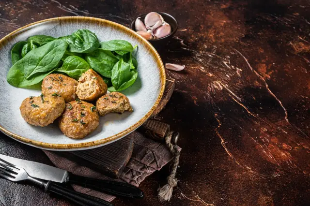 Albóndigas de pescado y espinaca.