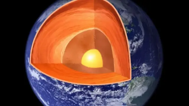 Más del 99,999 % del oro y otros metales preciosos del planeta se encuentra encerrado en el núcleo metálico de la Tierra, a unos 3.000 kilómetros de profundidad.