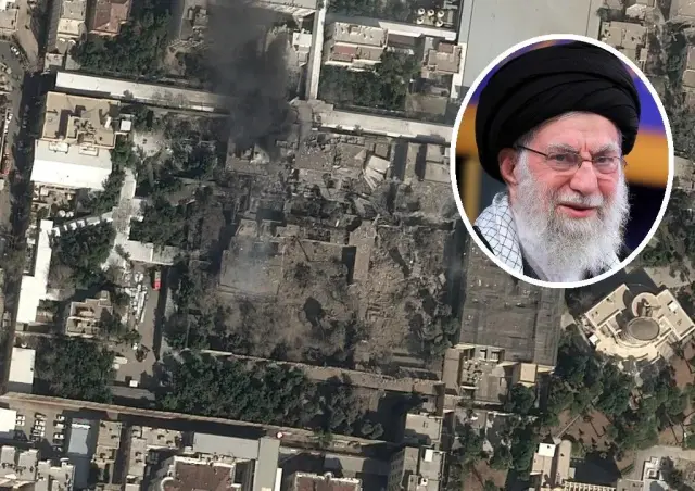 Imagen vía satélite de la residencia oficial de Jamenei, destruida, con una imagne del líder supremo de Irán.