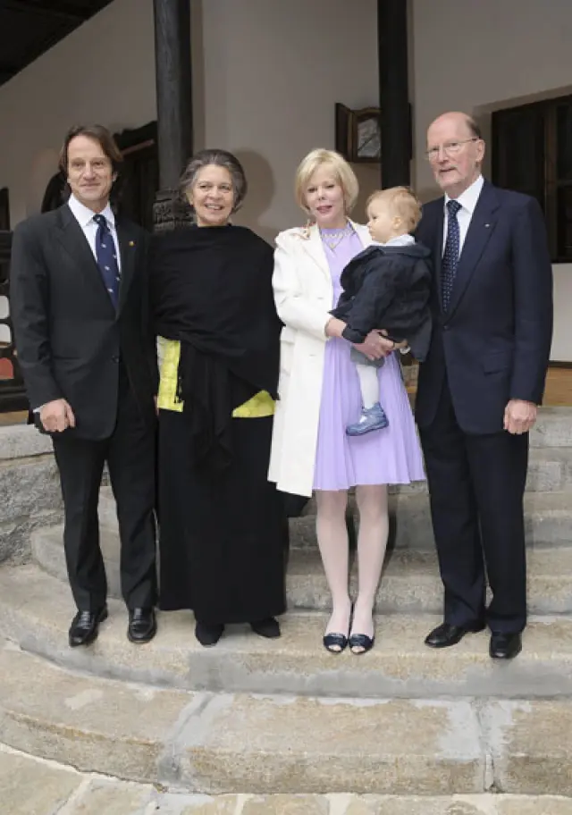 De izquierda a derecha: Kitín Muñoz, Irene de Grecia, Kalina con su hijo Simeon Hasan y Simeón de Bulgaria.