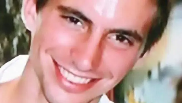 Imagen del soldado israelí Hadar Goldin, desaparecido en la Franja de Gaza y que Israel ha confirmado que ha muerto en combate.
