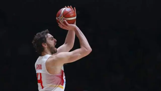 <p>El pívot de la selección española Pau Gasol, durante el partido de la final del Europeo 2015 que España y Lituania disputaron en el estadio Pierre Mauroy de Lille (Francia).</p>