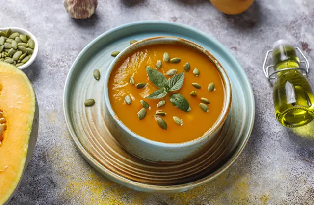 Tazón con crema de calabaza