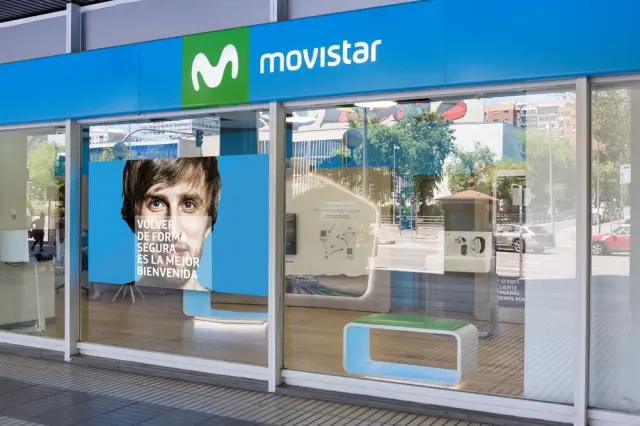 Tienda de Movistar en la calle General Perón (Madrid)