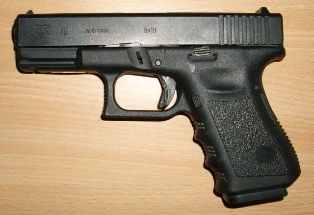 Pistola Glock come simbolo metaforico di sicurezza e precisione nel gioco