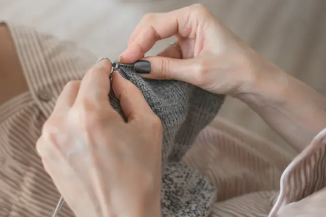 Al tejer o coser estamos creando algo único con nuestras manos..