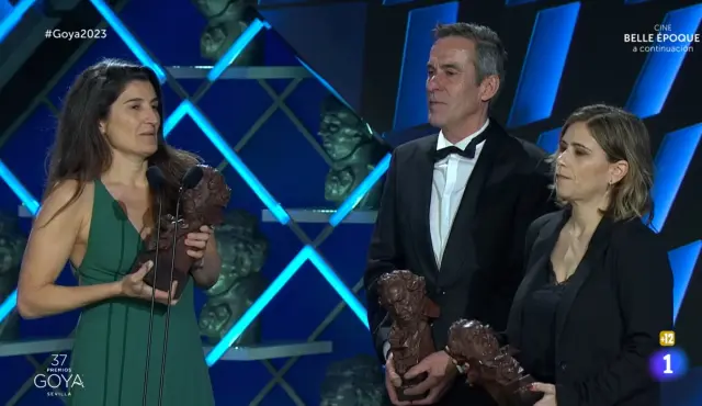 Aitor Berenguer, Fabiola Ordoyo y Yasmina Praderas recogen el Goya al Mejor Sonido por 'As Bestas'.