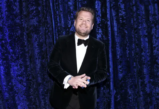 El presentador James Corden supera los 10 millones de seguidores y no tiene el tick azul en su cuenta de Twitter.
