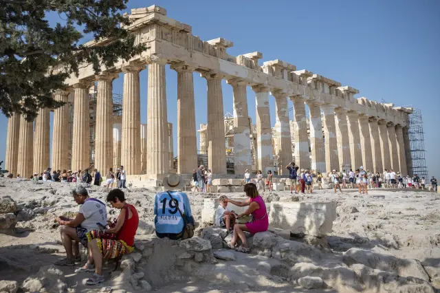 Gracia protege su joya histórica y limita a los turistas las visitas a la Acrópolis