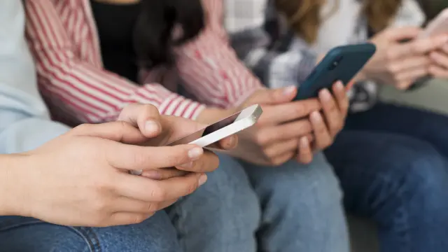 Difundir imágenes que afecten a la intimidad de una persona sin su consentimiento es un delito recogido en el Código Penal.