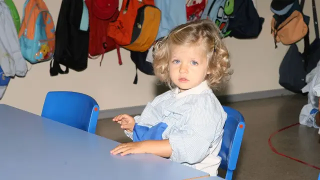 Leonor en su primer día en la guardería de la guardia real, en septiembre de 2007.