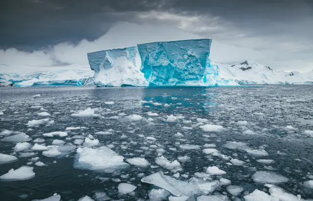 Icebergs a la deriva en la Antártida.